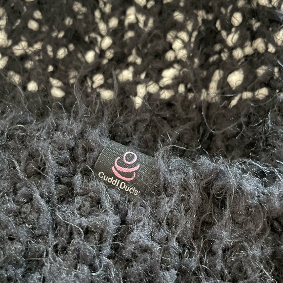 CUDDL DUDS BLK/WHITE WOMENS BEANIE HAT WITH TASSEL - Picture 2 of 6